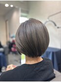 品格UP！透明感アッシュのミニマムショートボブ