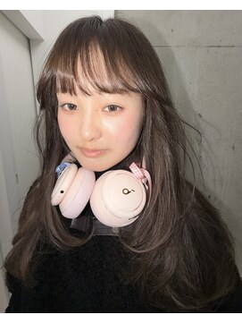 ヒン(HIN) 都会感のあるレイヤースタイル