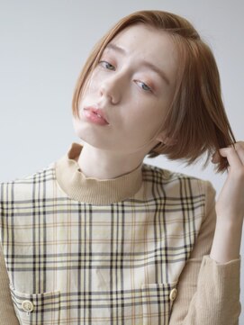 サークル(CIRCLE) マッシュショートカーキグレージュ大人かわいいフェザーバング