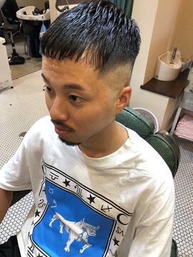 バーバー アカダマ クロップスタイル