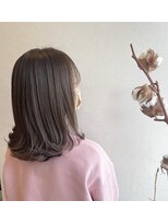 ムエベ(MUEBE)&nbsp;切りっぱなしミディアムボブ×グレージュカラー