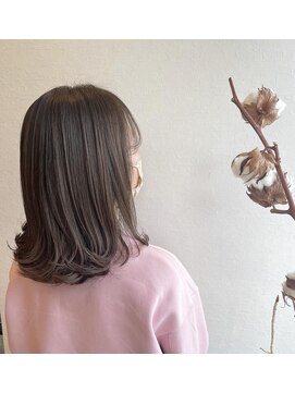 ムエベ(MUEBE) 切りっぱなしミディアムボブ×グレージュカラー