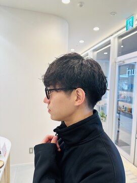 エクリジユウガオカ(equri Jiyugaoka) 【自由が丘】メンズパーマ