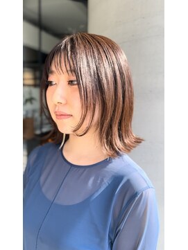 サーカス(circus) 顔まわりカット/レイヤー/ピンクグレージュ