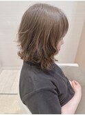 こなれミディアム短め前髪グレージュゆるふわウェーブ似合わせ