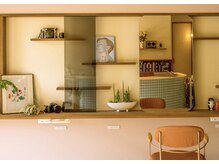 カケ(kake)の雰囲気（ディスプレイ棚の季節に合わせた変化もお楽しみください。）