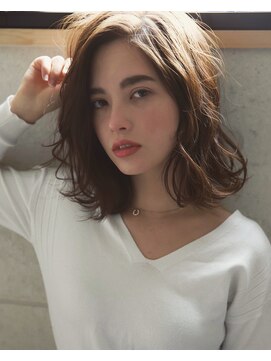 ホットリップ(Hot Lip) 外国人風 セミロング