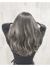 ファセット ヘアー(FACET HAIR) たっぷりハイライトのグレーベージュカラー