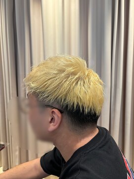 ロージーバイフーガヘアー 元住吉店(Rosy by FUGAhair) ブロンド/ホワイトカラー/メンズショート/フェザーショート