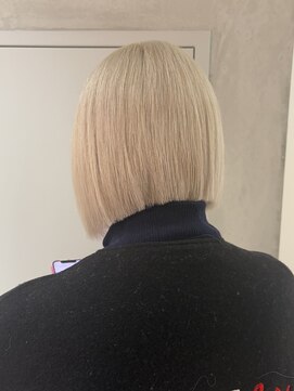 ヨーク(YOKE) 【YOKE】ハイトーンボブ切りっぱなしボブホワイトブロンド