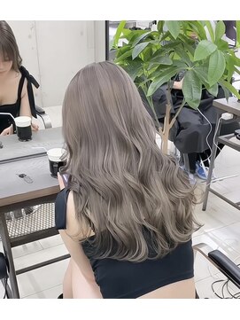 クヴェルアンドコー(Kvell&Co.) 透明感グレージュカラー！