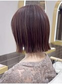 秋の暖色ピンクブラウン外ハネくびれボブ