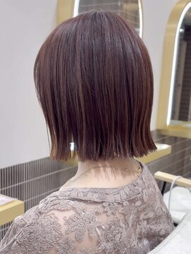 アイドットプラス 札幌大通り(i.+ODORI) 秋の暖色ピンクブラウン外ハネくびれボブ