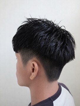 ジェネスタ(GENESTA) 古国府スパイキーショートカット短髪ツイストパーマヘア