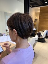 ホワイトハウス 芦屋さくら並木店(WHITE HOUSE)&nbsp;【小顔に見せたい】ショートボブ×白髪ぼかしハイライト