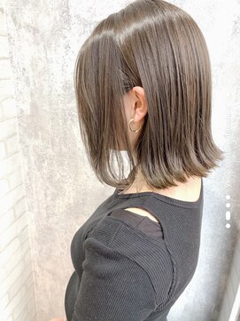 ジーナ 新宿(Zina) プラチナベージュ