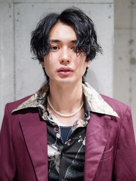 ライラ(Lyla) センターパートツイストスパイラル