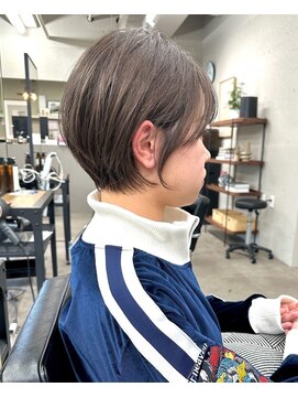 ヌークバイラヴェスト 四日市(neuk by lovest) グレージュショートボブ