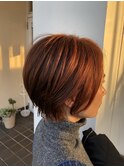 オレンジカラーのくびれショート