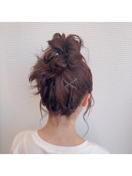 ブレーヴ(brave) 無造作おだんごアレンジ