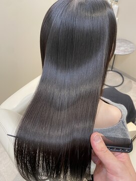 シュヴーブリヤン(cheveux brillants) 【美髪縮毛矯正で艶髪上品な後ろ姿に】レイヤー×グレーブラウン