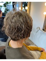 ビハインドザカーテン(BEHIND THE CURTAIN)&nbsp;くせ毛風ニュアンスパーマ×白髪ぼかし×ショートレイヤーパーマ