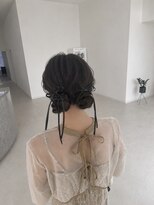 クロス ツー(COROSS2)&nbsp;ツインローシニヨン／大人かわいい／ヘアアレンジ／お呼ばれヘア