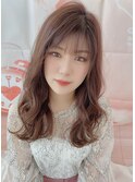 レイヤーが入った軽めセミロングスタイル