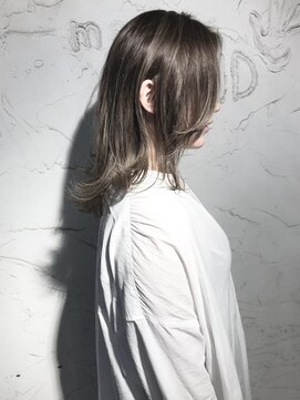 ナナカバイミーツハンド(nana.ca by meetsHAND) 王道バランス ☆ グレージュ × 耳かけくびれミディ