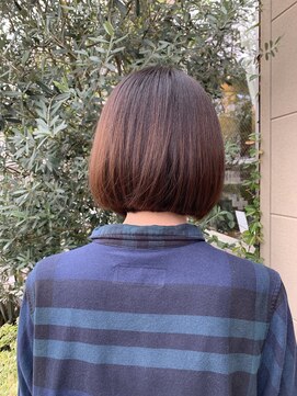 ピンキーウエスト つやつや前下がりボブ