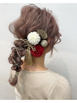 マカロンコワフュールドウシワカマル(macaron coiffure de ushiwakamaru) 成人式アップ
