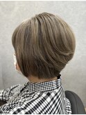 40代~50代◎前下がりショートボブ×白髪ぼかしハイライト