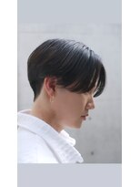 イーラ(era)&nbsp;ナチュラルセンターパートグラデーション黒髪毛流れ