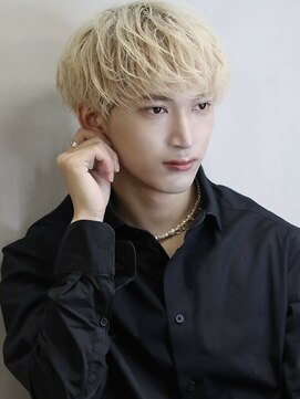 コンフィデンス メンズヘアー(confidence MEN'S HAIR) コタマッシュ『スパイラルパーマ×脱ぎっぱなしブリーチ』 新宿