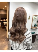 圧倒的技術でダメージを最小限に！ 艶めく【透明感ブリーチカラー】