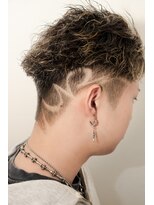 フレンズ(Friends)&nbsp;長崎佐世保メンズパーマ　ツイストパーマ　金メッシュ