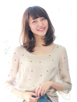 トロワエピ 表参道(Trois epis) ブラウンベージュの360°エレガンスワンカールミディ