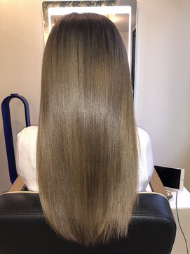 アールサロン アオヤマ(Rr SALON AOYAMA) プラチナミネコラストレート