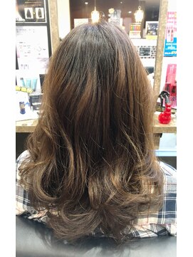 サロンドジュネ(salon de JUNE) ふんわりカールロング