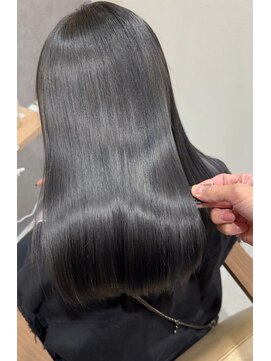 ギーク(Geek) 【Geek春日井】艶髪ストレート《担当 篠原》