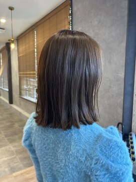 エレノア 越谷(Eleanor) 透明感/柔らかい赤みなしクリアベージュ/白髪ぼかし【RIE】