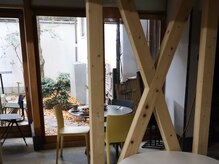 Terrace. by ioe 京都烏丸御池店【テラスバイイオエ】【4月1日NEW OPEN(予定)】の雰囲気（【カフェ隣接】自家焙煎のコーヒーを楽しめるカフェ{knode}）