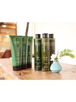 こだわりのオ-ガニックシャンプ-/トリ-トメントの力で頭皮&髪を美しく…★ケア&リラックスの至福の時間を◎