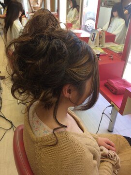 リップス(Lip's) ボリュームのあるアップヘア