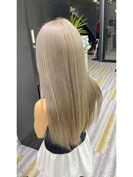 アフューズバイストゥー(Vfuse by StueW) ホワイトベージュ［倉敷］［岡山］［水島］