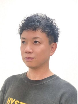 黄ぐまくん美容室 メンズ　ツーブロック　パーマ