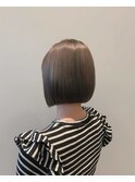 凛とした切りっぱなしボブ