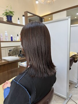 アトリエ リッツ(ATELIER RITZ) ☆ナチュラル外ハネミディアム☆