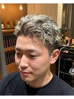 ジェットブラックキューサンロク(JET BLACK 936)&nbsp;金髪メッシュカラー×極道パーマ/宮城リョータ風パーマ