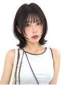 くびれミディアムレイヤーボブ